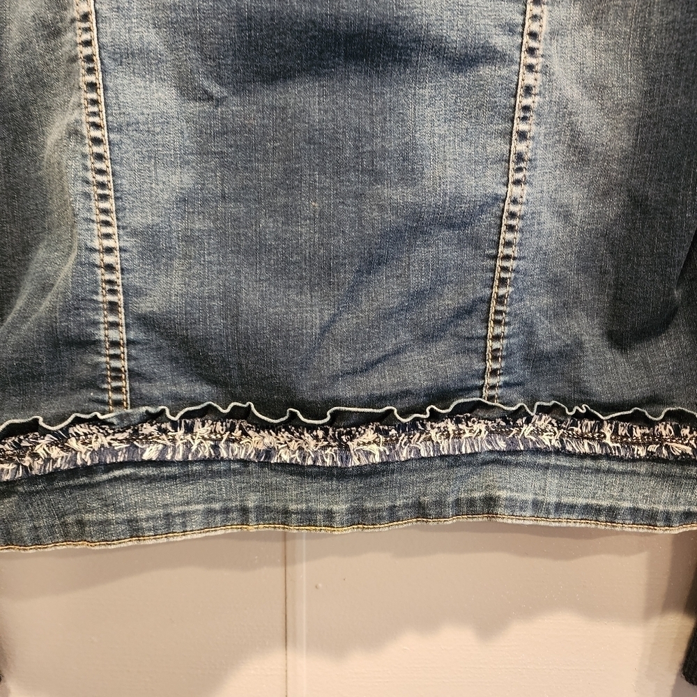 Desigual Denim Jacket with Exotic Embroidery and Ruffle Detail Size 44 - Picture 4 of 10
